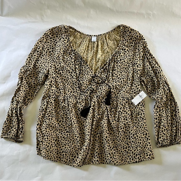Old Navy Tops - NWT Old Navy Cheetah Print Top - Small
